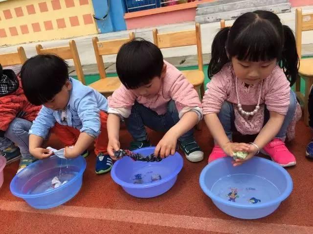 孩子在幼儿园不肯上厕所怎么办