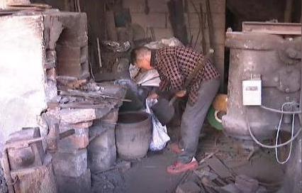 社会正文湖州一位郝师傅,在银行贷款十万元准备做点儿小生意,郝