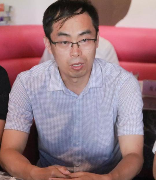 政务正文(创业代表李泱泱)创客代表李泱泱介绍他的创业项目——移