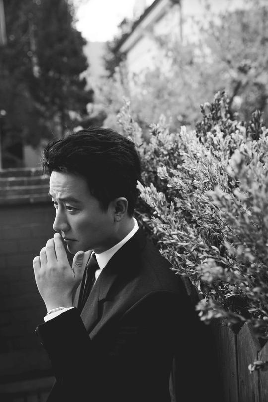 《创业时代》热播,"郭鑫年"黄轩西服搭配非常帅气!