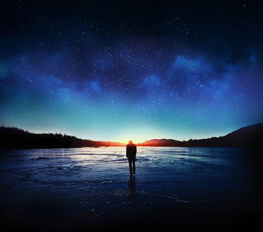精选男人夜晚背影图片伤感