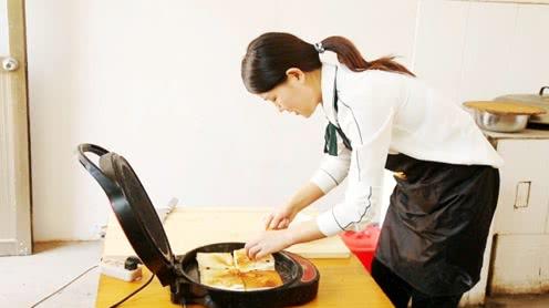 农村小媳妇秘制苹果面包，劲道好吃，营养美味，老公赞不绝口!