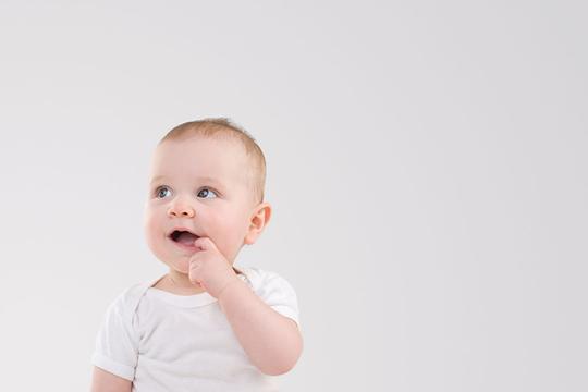 吃手指的婴儿宝贝高清图片图片素材-儿童幼儿
