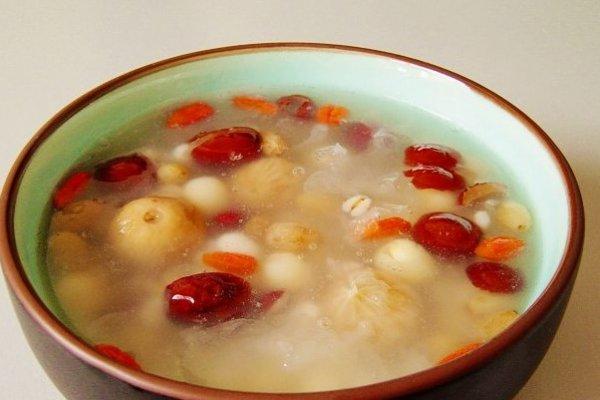 秋季吃银耳的好处