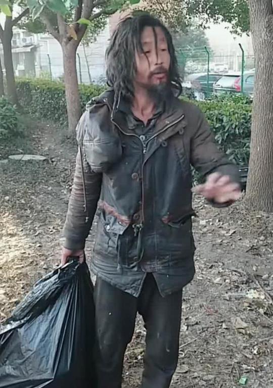 抖音上海流浪汉"沈大师"真实身份揭晓?师娘,师姐又是