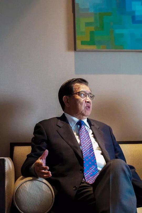 龙永图认为,过去十几年,在马云"让天下没有难做的生意"的口号下