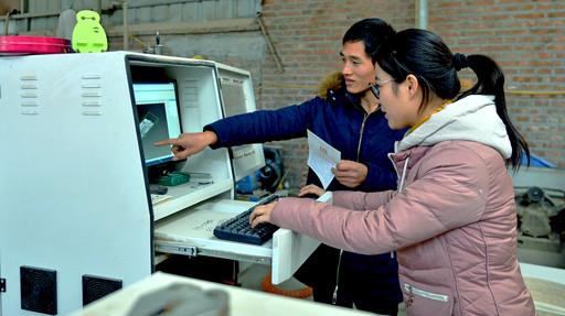 睢宁邮政选拔了一批有电脑专长的大学生深入农村开展技术支撑.