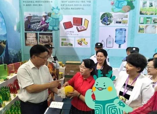 贺州市半边天携麒大宝参加广西第三届女性创新创业产品(成果)展