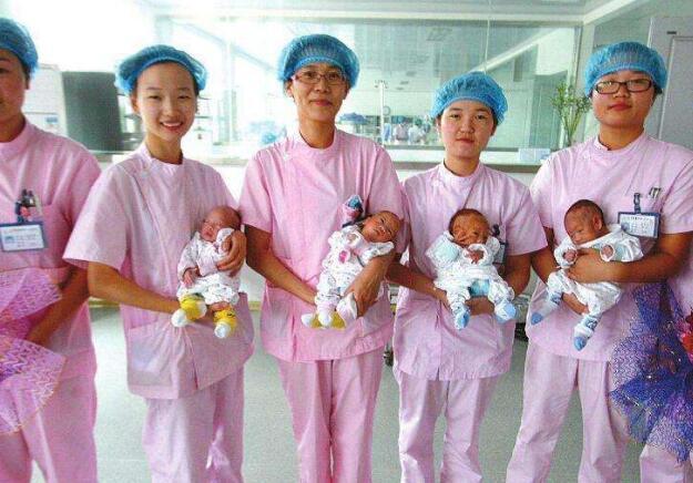 产妇生下四胞胎男婴取名繁荣昌盛6