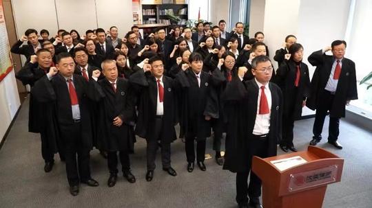 誓言初心践行法治——"宪法宣传周"首日上海5400余名律师参加集体