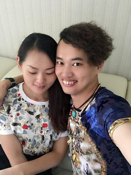 双表肖森舟在妻子钟华清微商创业帮晒幸福!