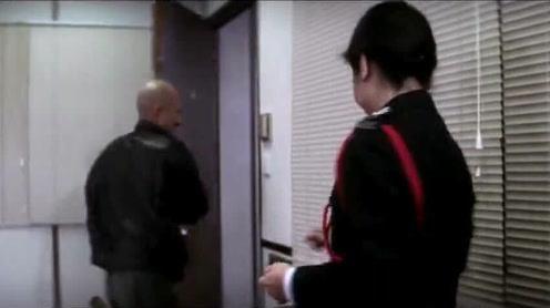 老婆让光头佬辞职她养家，叫他回家带娃:岂不是让我吃软饭