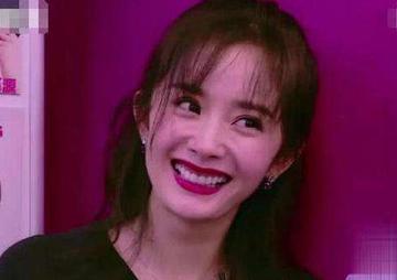 杨幂表情包苦笑