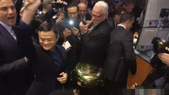马云和伙伴们的几张老照片!18年来阿里创业历程中的珍贵影像!