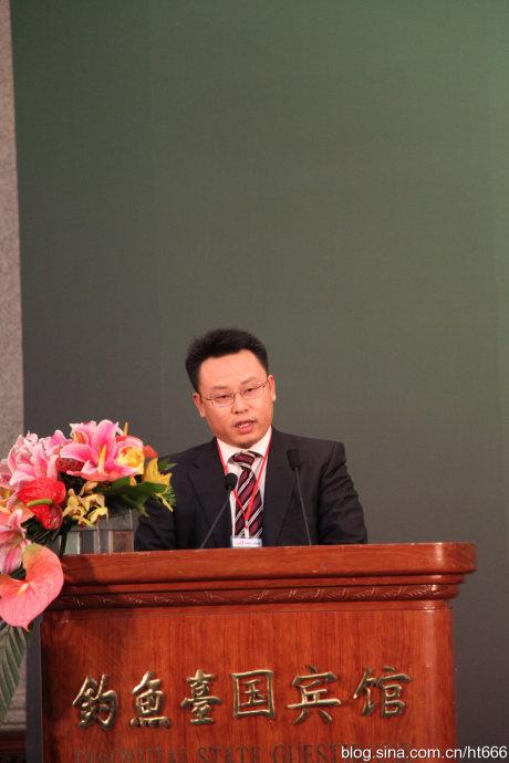 超人电器节能,低碳,这使超人电器董事长倮倮(罗子健)同学显得很自信.