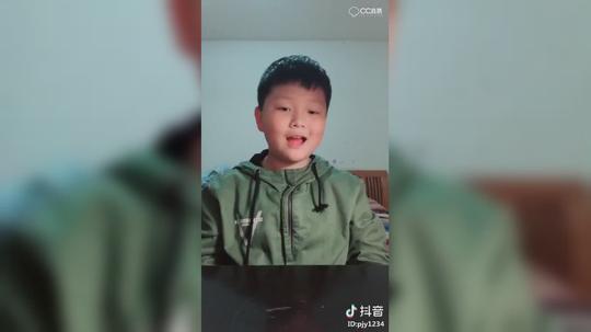 这是我唯一在抖音里不想喷的小学生,并且觉得好好听!