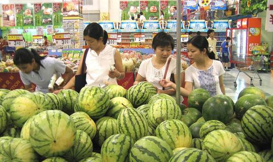 一个人做个什么小生意(山东大姐靠卖西瓜年赚1百万技巧)