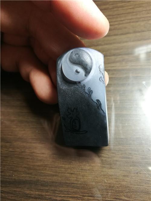 [转载]玉雕师这样设计青花,浑然天成
