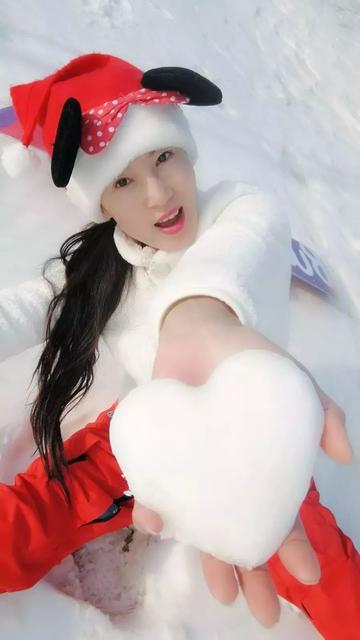 辣妈带孩子一起练瑜伽