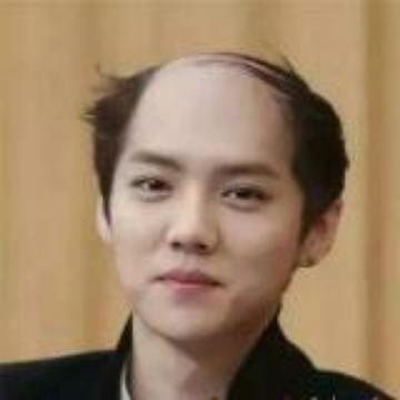 秃头西装男表情包