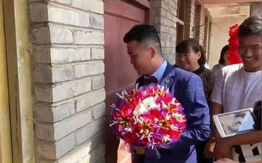 【乡村生活】乡村婚礼实拍:想进新娘子的家门，红包必须到位!