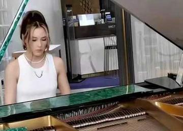 谷爱凌爱吃馅饼被CUE可爱图片