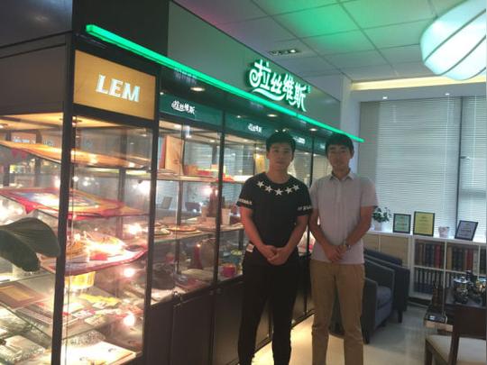 披萨加盟毕业不打工创业选拉丝维斯披萨加盟店