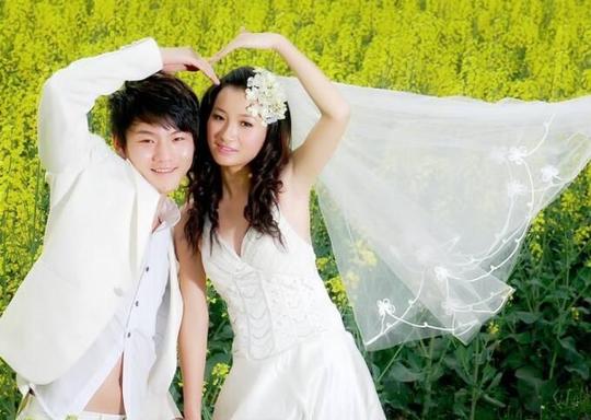 他大学毕业创业开摄影店,做乡村婚礼摄影第一人