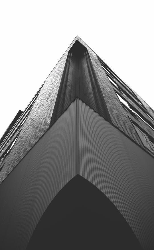 高层建筑低角度摄影照片-无斜杠上的自由灰色图像高清壁纸-第1张-ip图库