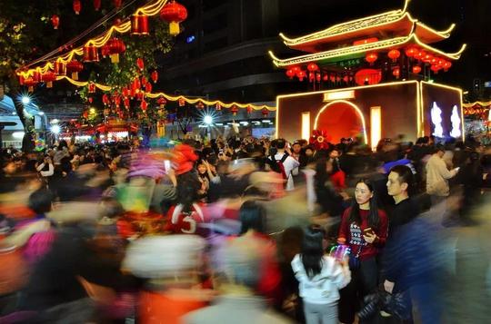 广参政务大厅正文冬至,元旦,过年,元宵,庙会,都可成为拍摄素材.