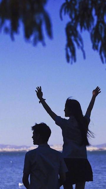 瑟瑟的情侣背景图