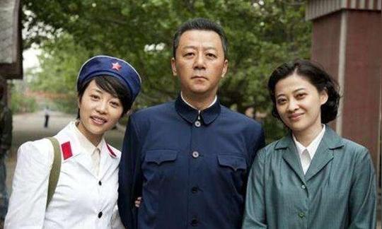 角色|《父母爱情》:剧中他身份贵重却软弱，生活中和小11岁领导结了婚