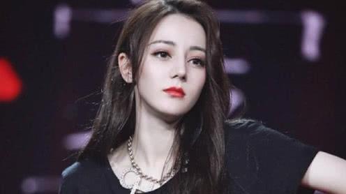火遍抖音的迪丽热巴舞，终于找到现场版，各路神仙都来挑战