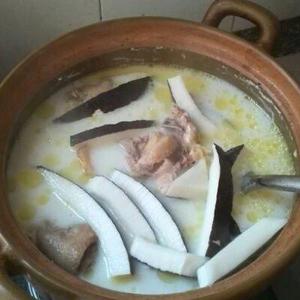 以母鸡等为主材制成的家常菜