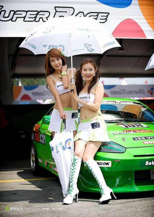 素材公社图片素材人物图片性感美女车展赛车制服高清打伞美女