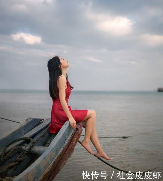 女大学生为买奢侈品,在出租房做生意,直言:只要忍几分钟就好!