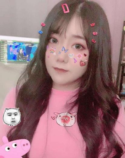 小团团是在吊网友胃口?不露脸还爆照，网友:吊着我们好玩吗?