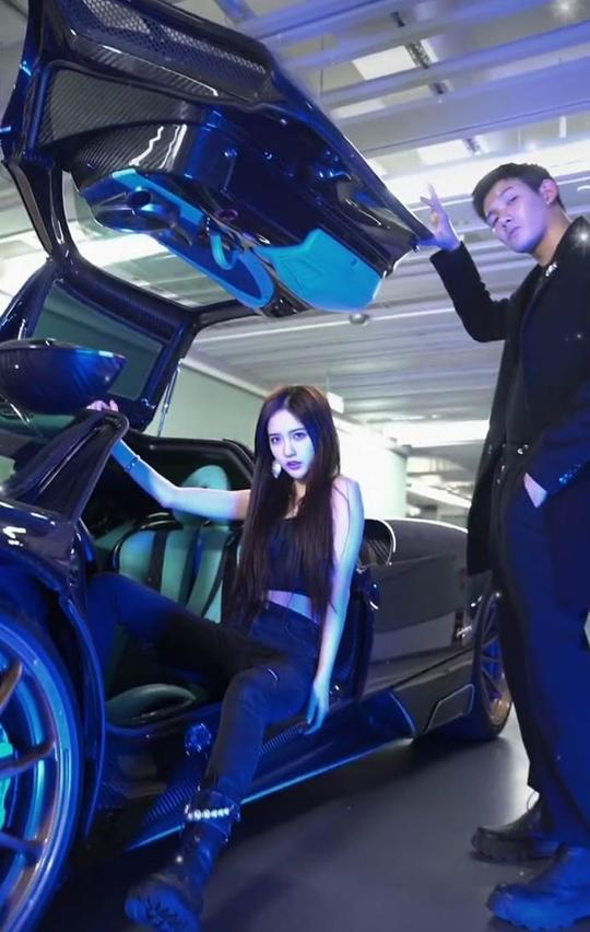 宸荨樱桃晒3000万超跑，却被质疑名媛拼车，上个网红刚用完?