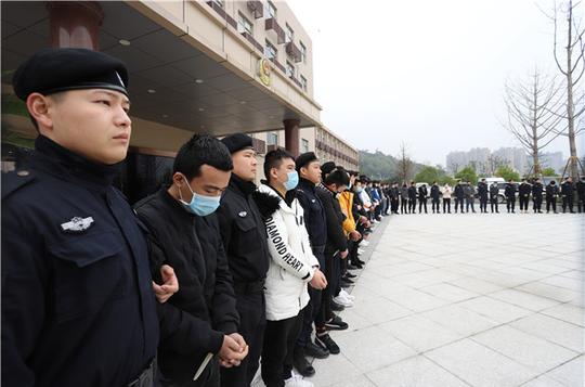 平阳警方捣毁一大型"空手套白狼"诈骗窝点刑拘44人