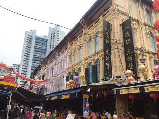 同样印度人在这里做生意的也很多,这里不但是有各种工艺品,百货,小吃