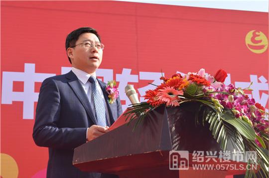 区政协副主席吴汉华,中国轻纺城建设管理委员会主任冯华林,中国轻纺