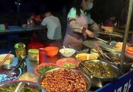 2022年一个人街边摆摊做饼类小吃生意要注意什么(适合创业的小生意)(图1)
