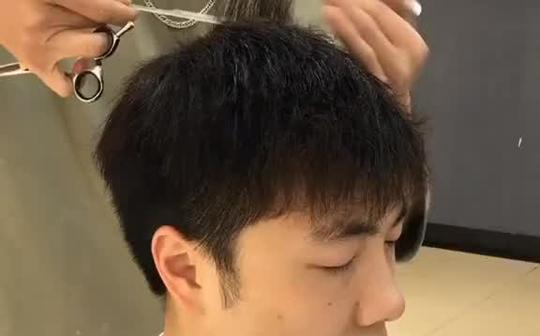 修饰脸型及大额头的男士经典短发知识产权与健康中国剪发