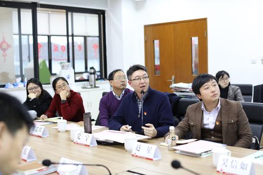 《大学生创新创业行动力现状及提升策略研究》课题组负责人党宁汇报