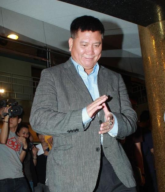 曾红过周润发,当红时转做生意,可惜经商失败久病缠身