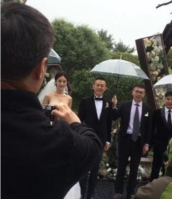 老牛吃嫩草的表情包搞笑gif 老牛吃嫩草的表情包搞笑gif