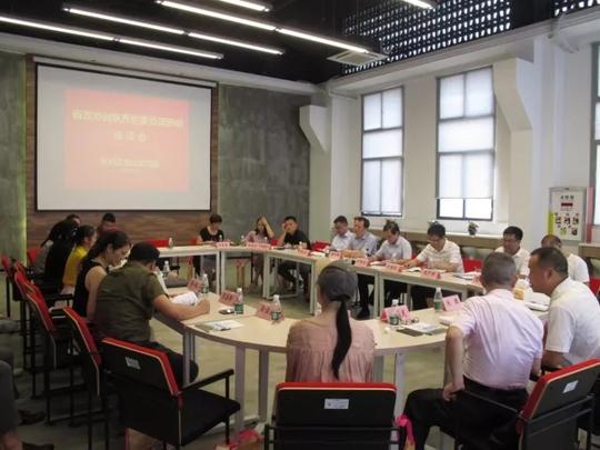 厦门台湾科技企业育成中心和海峡两岸龙山文创园台湾青年创业就业基地