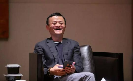 马云是同时创业的,都做外语的培训,但是最终因为它不成功所以就转行了