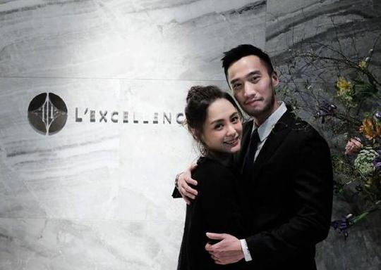 阿娇甜蜜发文支持老公创业两人亲昵依偎狂撒狗粮