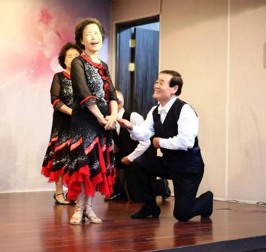 交谊舞表演